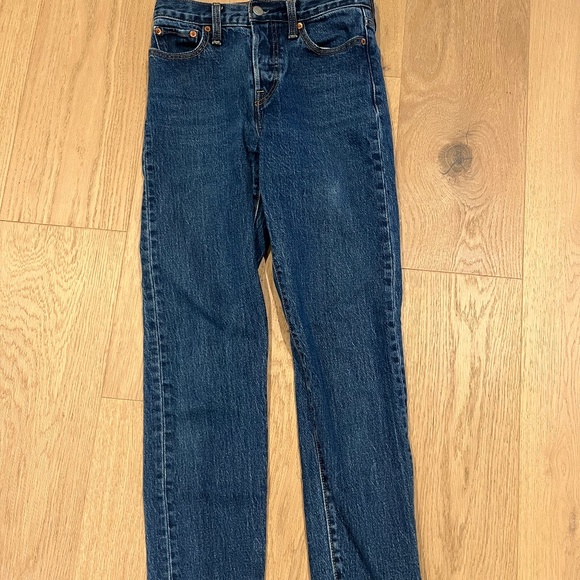 Levi Wedgie Jean - Picture 1 of 3